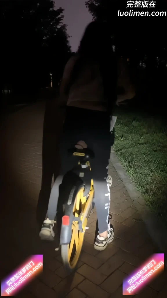 图片[16]-推特黑白dom老Zz 最新私拍合集 极限SM调教萝莉御姐人妻教师母狗 捆绑鞭打灌肠舔脚多场景-萝莉反差女神